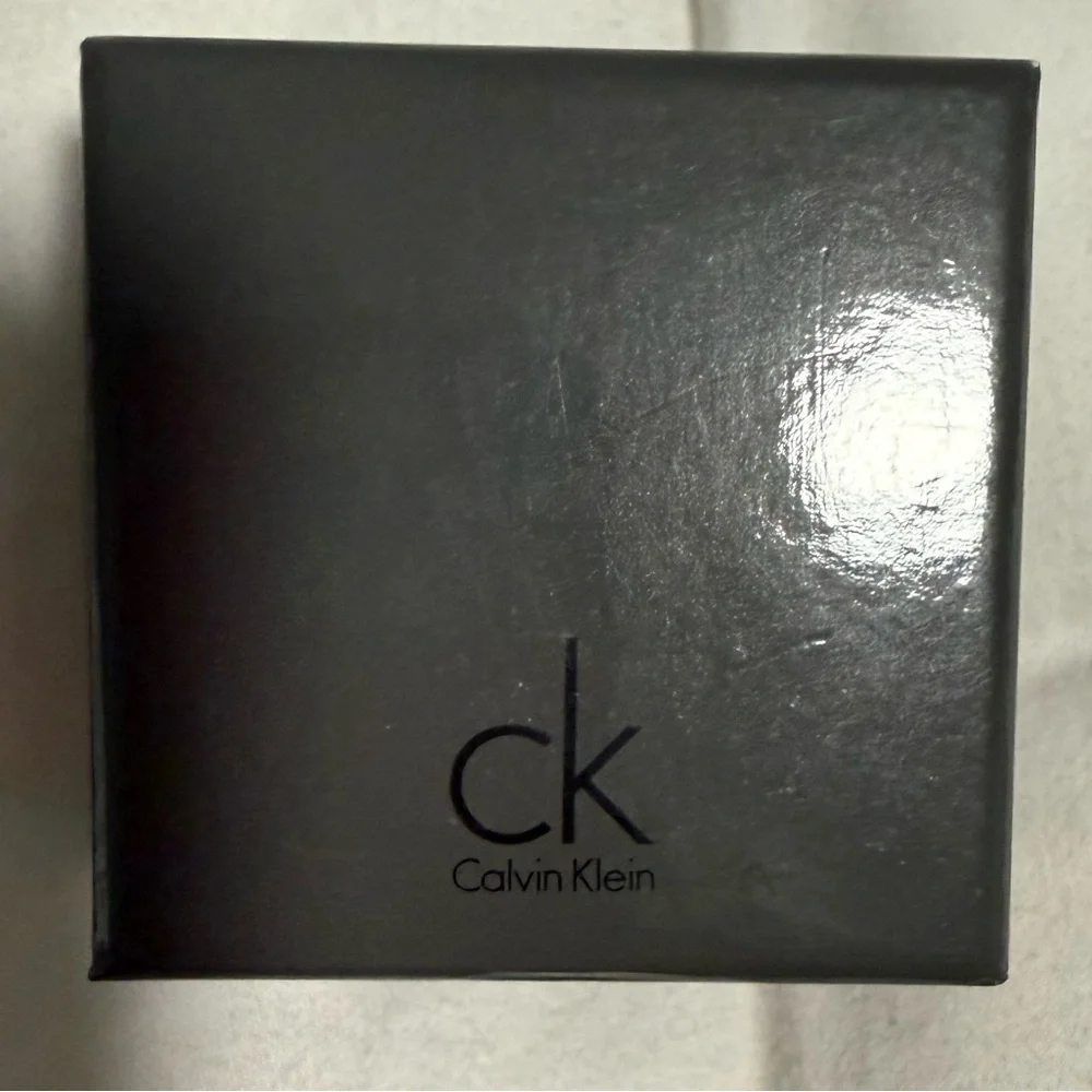 Calvin Klein Silver tone dog paw shaped Spinner Ring. FULL INCLUSION. Size 7